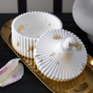 Gypsum Decorated Concrete Vase